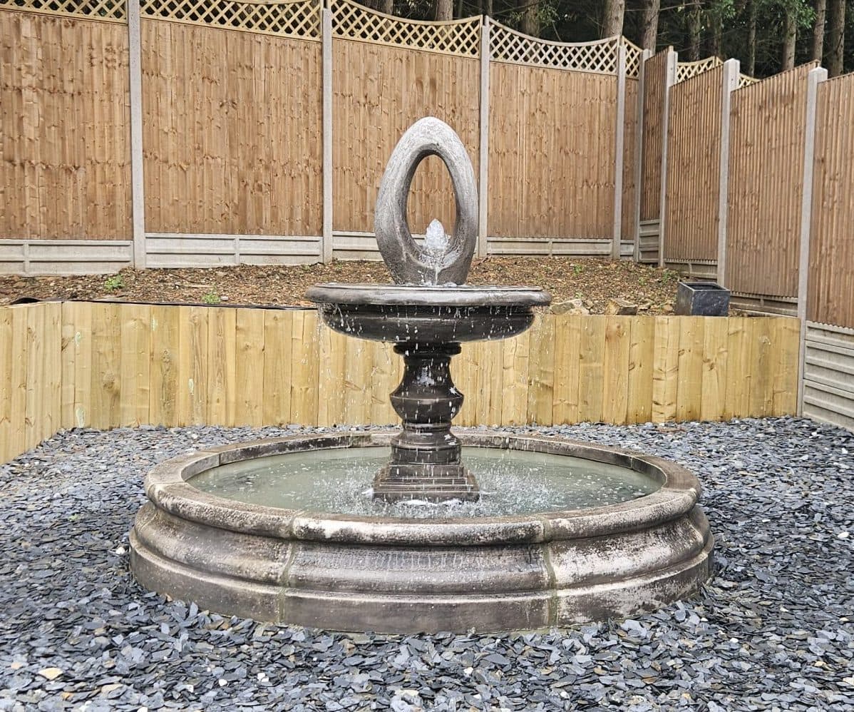 Edwardian Eye Fountain with Medium Romford Pool Surround