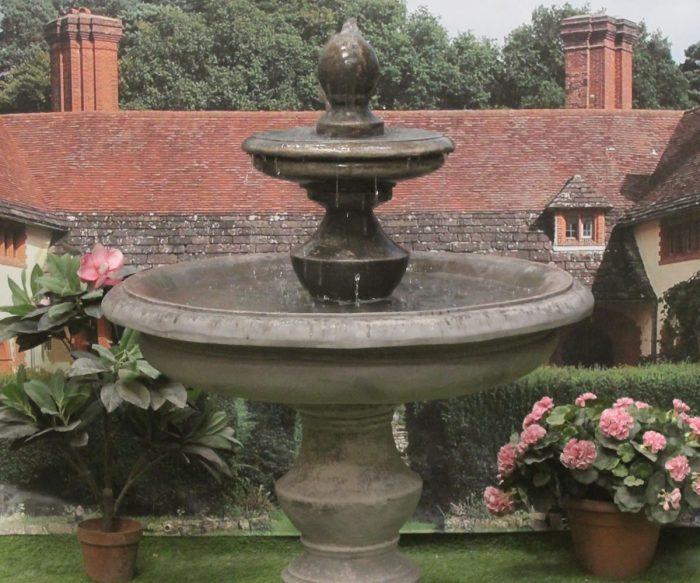 large regis fountain 3